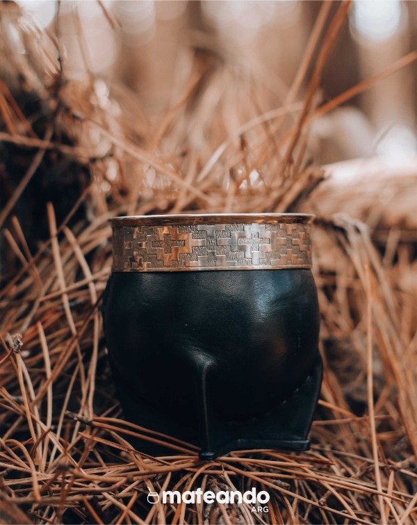 MATE IMPERIAL PREMIUM LISO (GUARDA PAMPA) + BOMBILLA DE REGALO